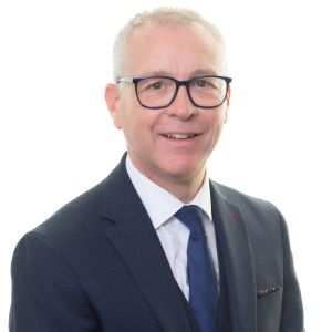 Headshot photo of Dr Christopher Mansell