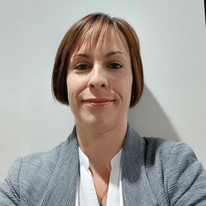 Headshot photo of Helen Beattie