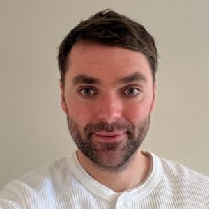 Headshot photo of Simon Aston