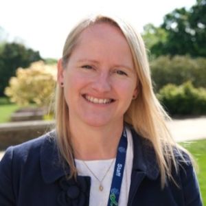 Headshot photo of Gayle Mellor