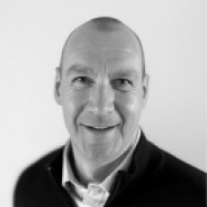 headshot of Simon Hanley