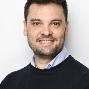 Headshot photo of Benjamin Crosby