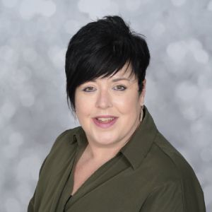 Headshot phot of Jane Mackin