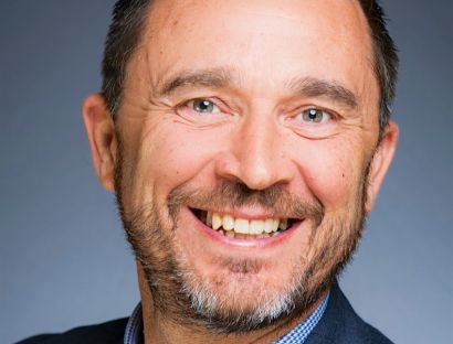 Headshot photo of Ian Buss