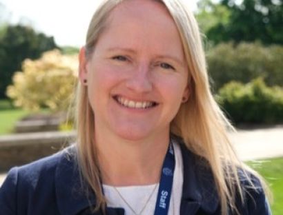 Headshot photo of Gayle Mellor