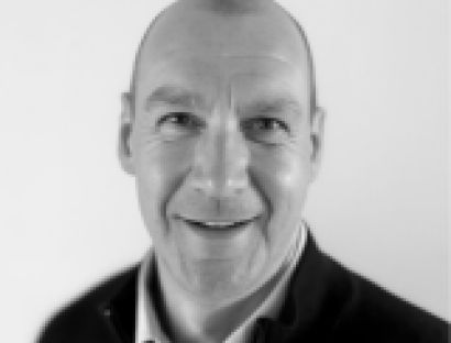 headshot of Simon Hanley