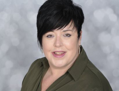 Headshot phot of Jane Mackin